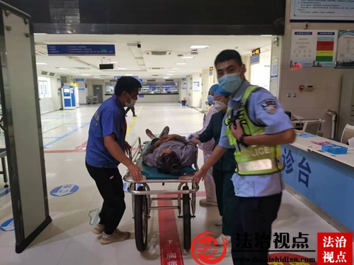 老人突发脑出血东明交警紧急护送