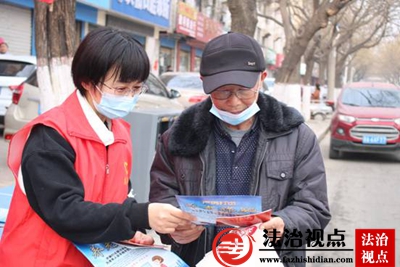 弘扬雷锋精神  普法深入人心