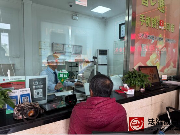 红绿双牌巧沟通_proc.jpg