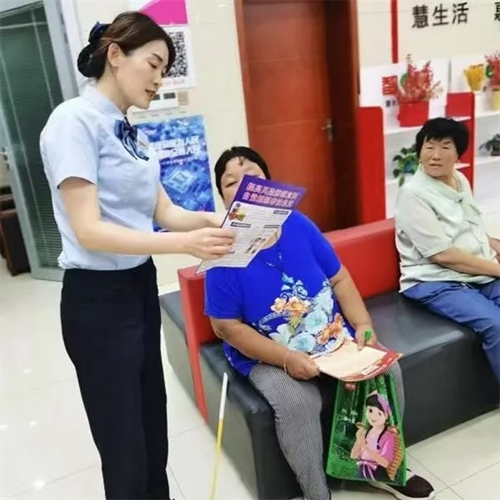 阳信农商银行开展民法典宣传月活动