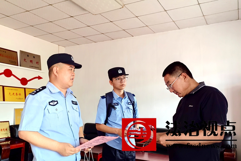 7月10日，枣庄市公安局山亭分局北庄派出所民警辅警进乡村开展反诈主题宣传活动。.jpg