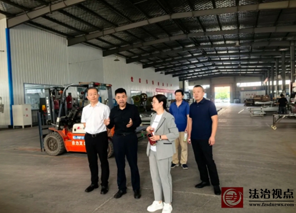 市工业和信息化局党组成员、副局长王臻一行到海丰街道调研智能电