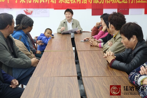 流坡坞镇开展“法律进乡村”普法宣传活动