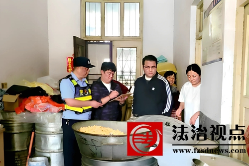 9月29日，枣庄市公安局山亭分局水泉派出所联合有关部门，深入食品加工点开展国庆中秋双节前安全检查，消除风险隐患。.jpg