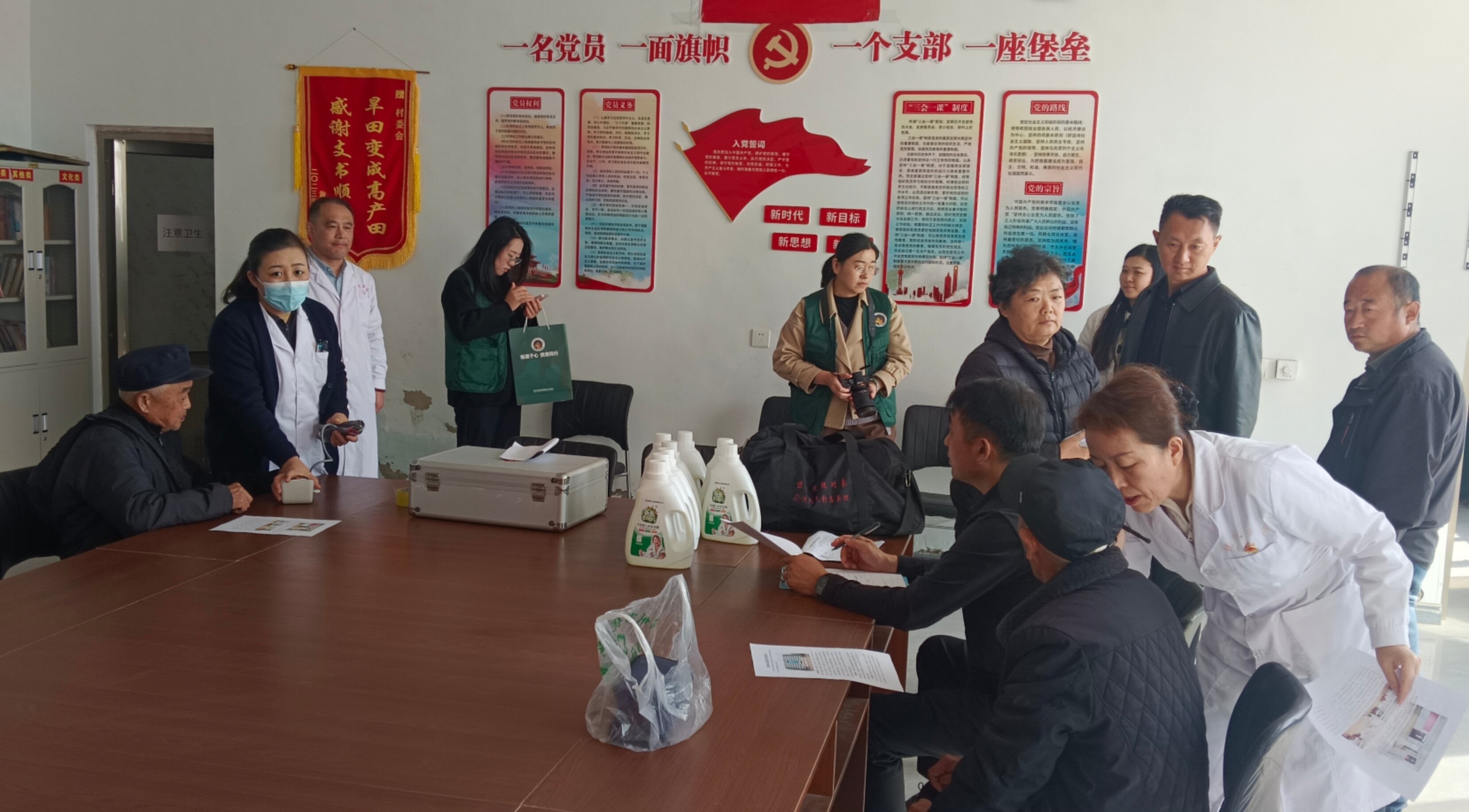 县退役军人事务局、滨州市荣军优抚医院到流坡坞镇开展“双拥优抚大篷车·助力乡村振兴”医疗服务活动