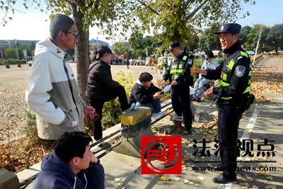 揭穿驾照“包过”骗局