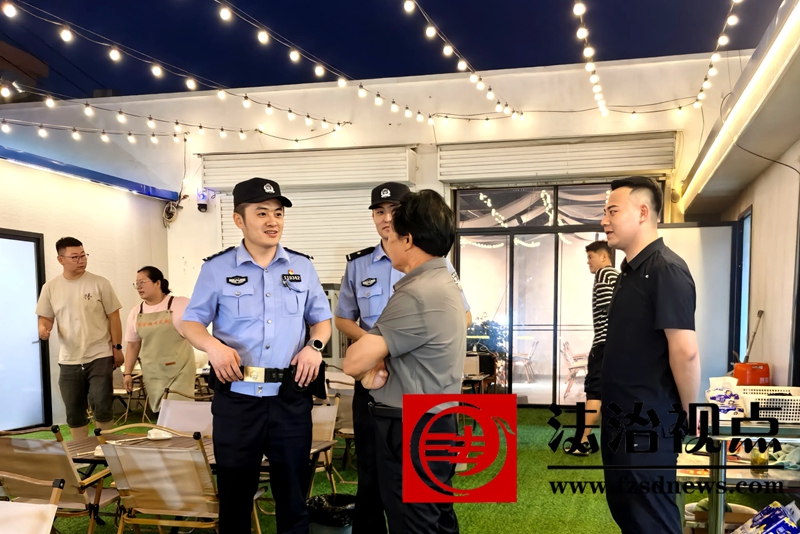 “警”护夏夜“烟火气”