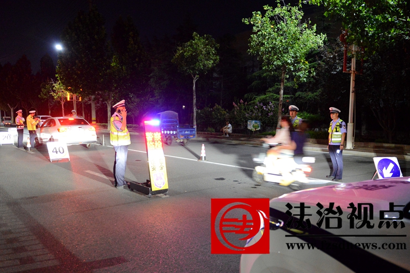 7月21日，枣庄市公安局山亭分局交警大队设置临时检查点，集中查处交通违法行为。.jpg